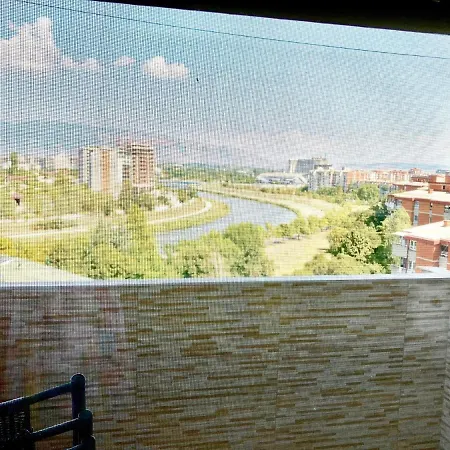 Modern Luxury With River Views Appartement Skopje