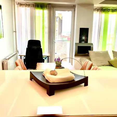 Modern Luxury With River Views Appartement